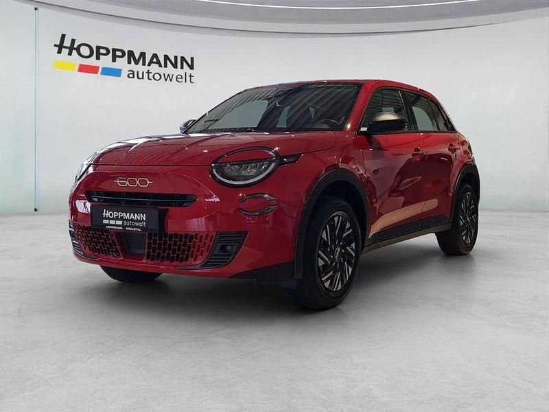 Neu Fiat 600 101 PS (74 kW) 2026 Passione rot SUV