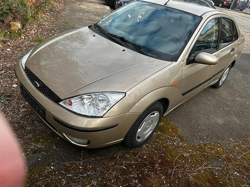 Gebraucht Ford Focus 100 PS (73 kW) 2002 Gold Limousine