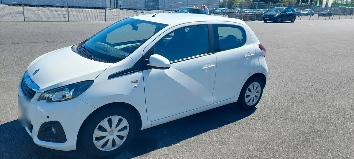 Gebraucht Peugeot 108 Active 72 PS (52 kW) 2018 Weiß Limousine