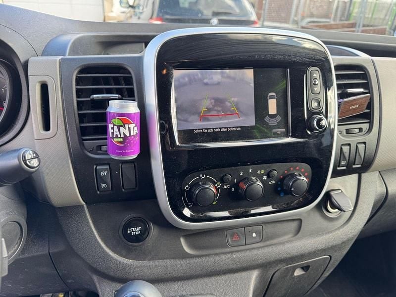 Gebraucht Renault Trafic 121 PS (88 kW) 2017 Silber Van / Kleinbus