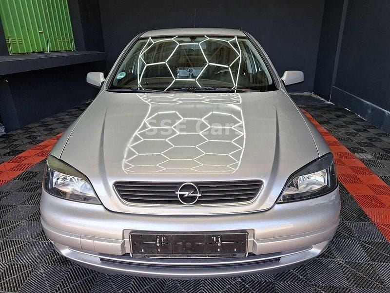 Używany Opel Astra 101 KM (74 kW) 2002 Srebrny Sedan/Limuzyna