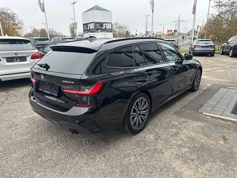 Gebraucht BMW 320e M Sport 163 PS (119 kW) 2021 Schwarz Kombi