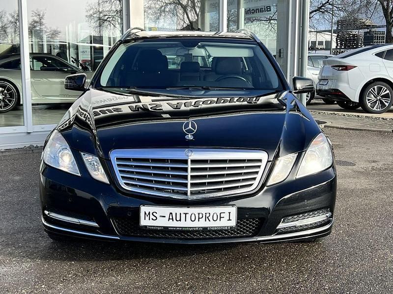 Gebraucht Mercedes E200 Elegance 136 PS (100 kW) 2012 Schwarz Kombi
