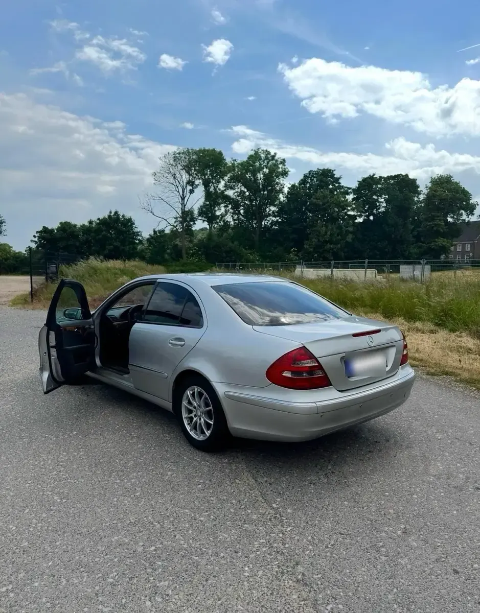 Gebraucht Mercedes E200 Elegance 122 PS (89 kW) 2002 Silber Limousine