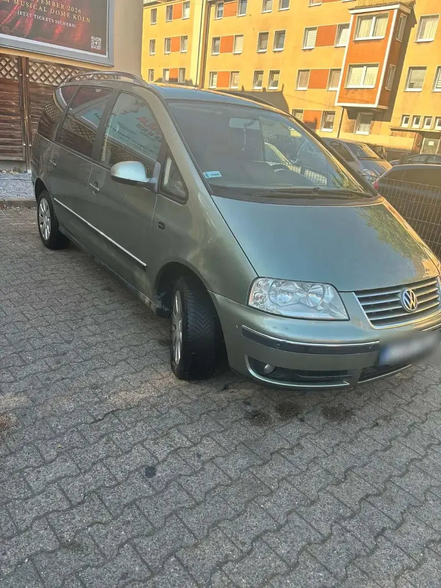 Second-hand VW Sharan 131 CP (96 kW) 2005 Albastru Monovolum