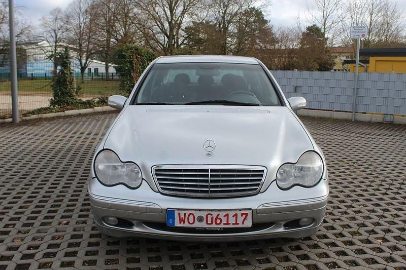 Gebraucht Mercedes C200 Elegance 116 PS (85 kW) 2003 Silber Limousine