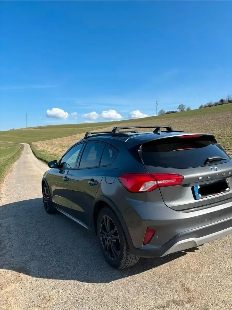 Używany Ford Focus Active 125 KM (91 kW) 2019 Szary Sedan/Limuzyna