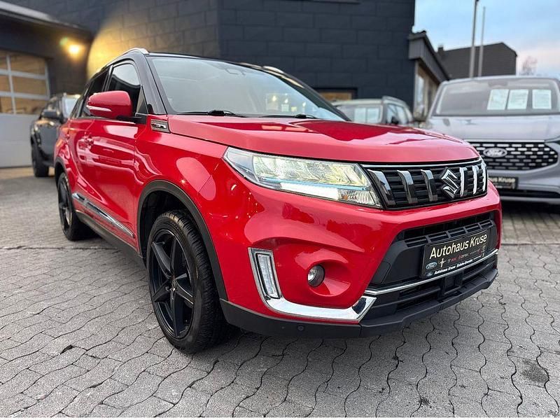 Rot Gebraucht 2023 Suzuki Vitara Comfort+ SUV | 20.990 € (Fairer Preis) - Bild 1/4