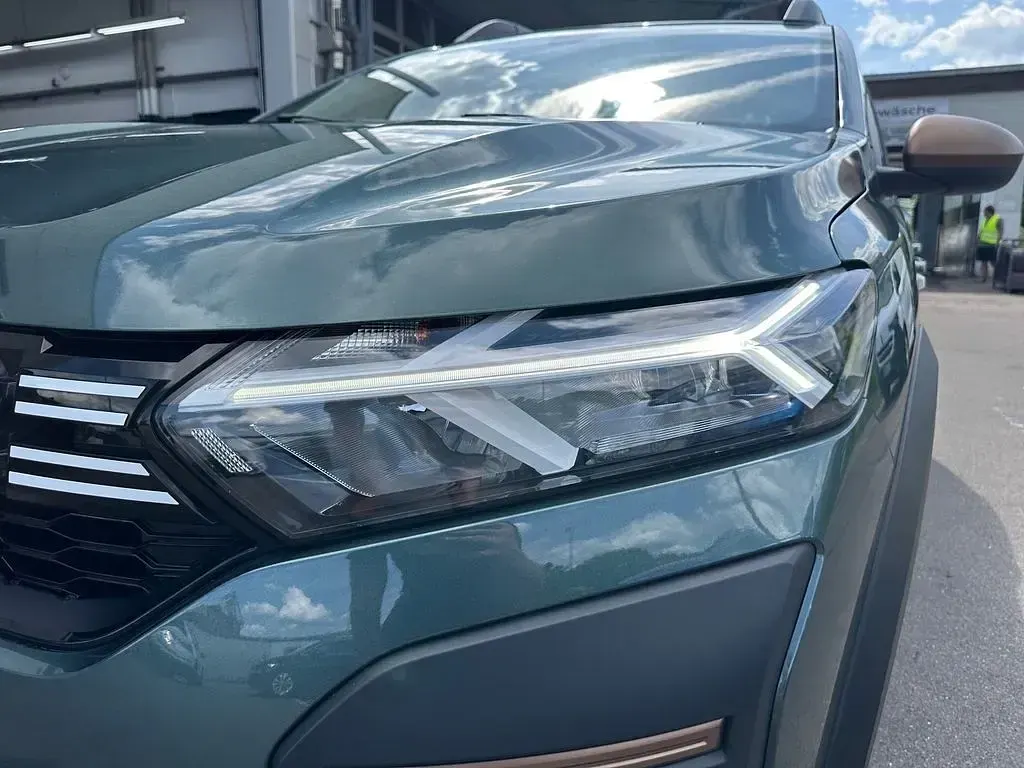 Gebraucht Dacia Sandero Extreme 101 PS (74 kW) 2024 Oxidgrün Limousine