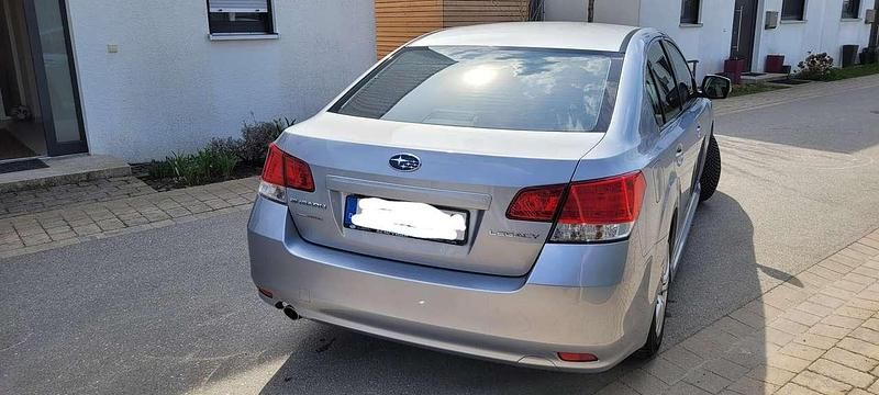 Gebraucht Subaru Legacy Trend 150 PS (110 kW) 2011 Silber Limousine