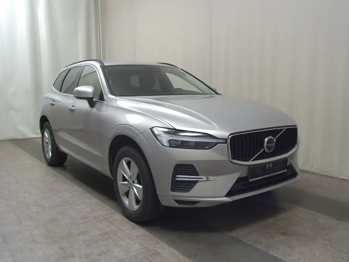 Gebraucht Volvo XC60 Core 197 PS (144 kW) 2022 Silber SUV