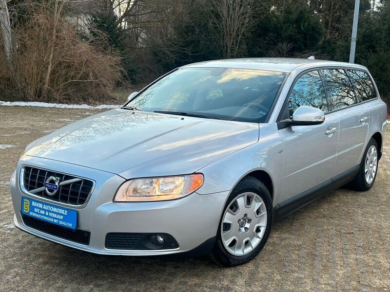 Silber Gebraucht 2010 Volvo V70 Kombi | 7.990 € (Etwas zu teuer) - Bild 1/4