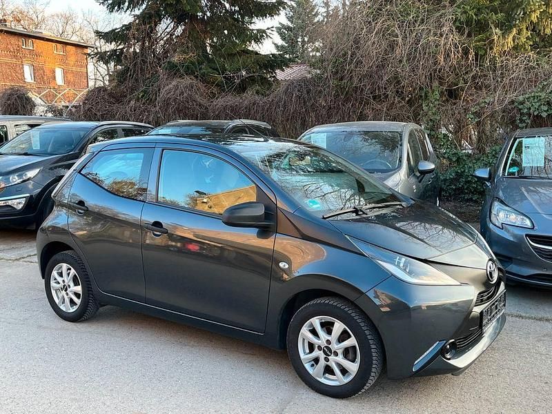 Gebraucht Toyota Aygo 69 PS (50 kW) 2016 Grau Kleinwagen