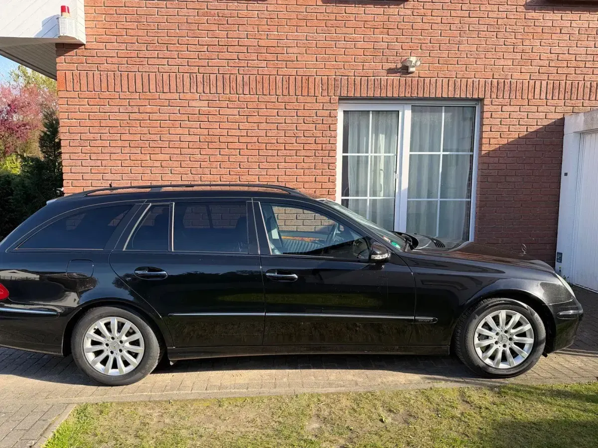 Używany Mercedes E280 Elegance 190 KM (139 kW) 2008 Czarny Kombi