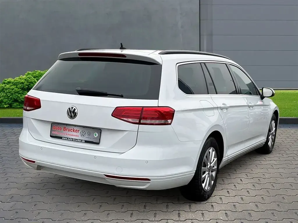 Gebraucht VW Passat Comfortline 150 PS (110 kW) 2018 Weiss Kombi