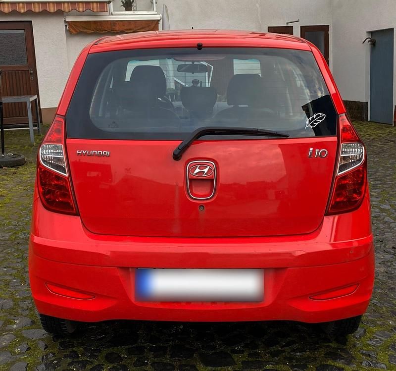Gebraucht Hyundai i10 69 PS (50 kW) 2013 Rot Kleinwagen