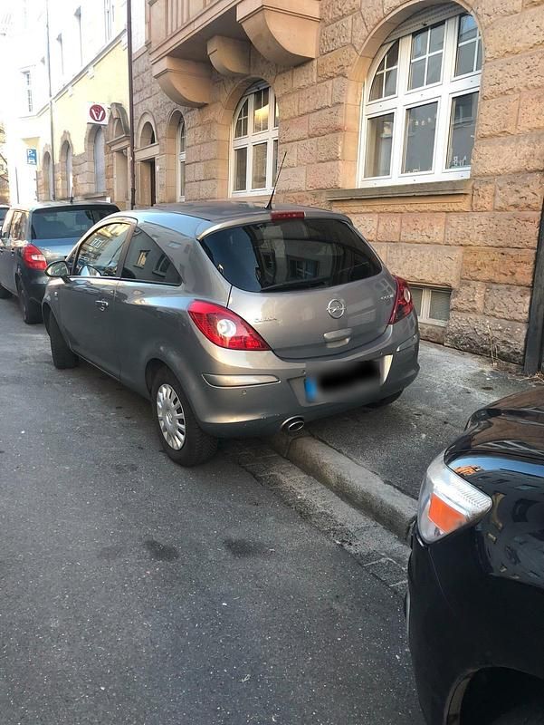 Gebraucht Opel Corsa 86 PS (63 kW) 2012 Braun Kleinwagen