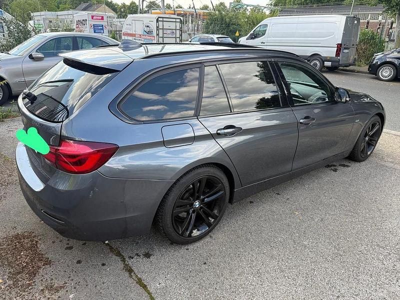 Grau Gebraucht 2019 BMW 320 M Sport Kombi | 15.300 € (Superpreis) - Bild 1/4