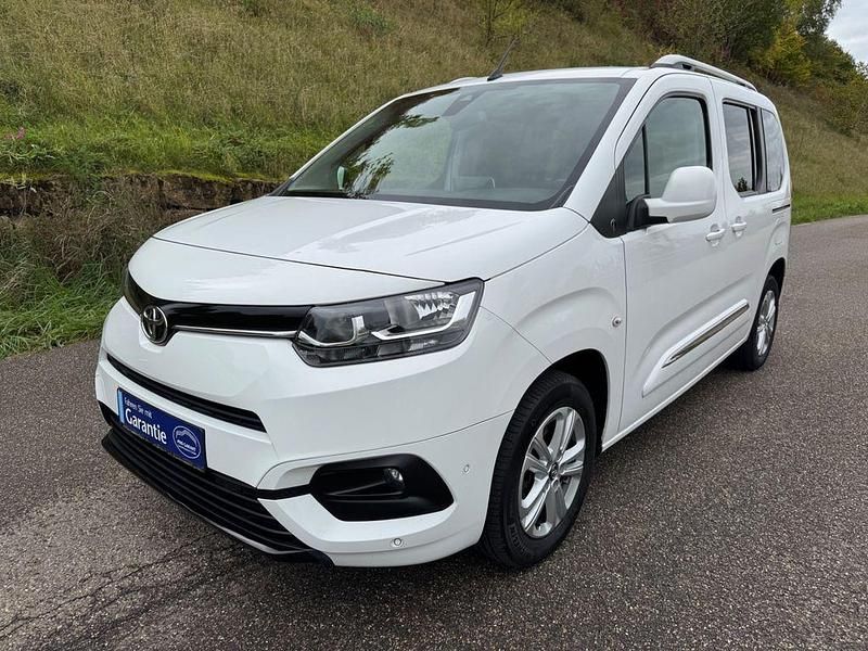 Weiß Gebraucht 2020 Toyota Proace Verso City Kombi | 15.999 € (Guter Preis) - Bild 1/4