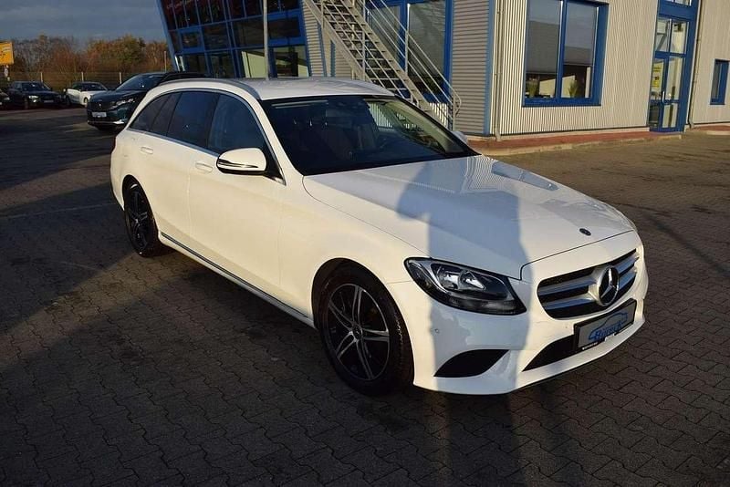 Polarweiss Gebraucht 2021 Mercedes C220 Avantgarde Kombi | 22.980 € (Superpreis) - Bild 1/4