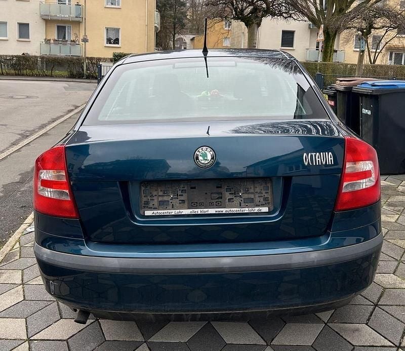 Gebraucht Skoda Octavia Family 102 PS (75 kW) 2012 Grün Limousine