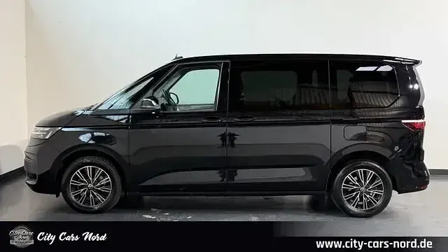 Gebraucht VW Multivan 150 PS (110 kW) 2023 Deep black perleffekt Van / Kleinbus