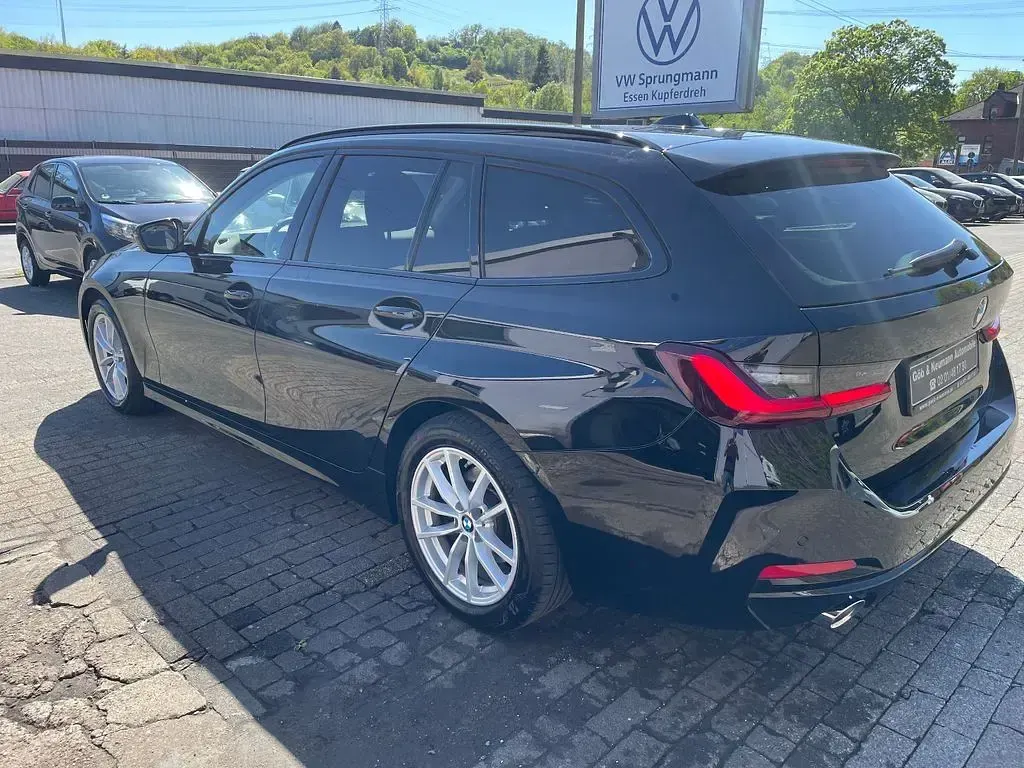 Gebraucht BMW 318 156 PS (114 kW) 2024 Schwarz Kombi