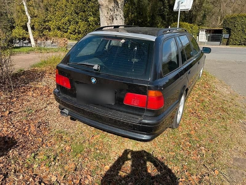 Gebraucht BMW 528 193 PS (141 kW) 1998 Schwarz Kombi