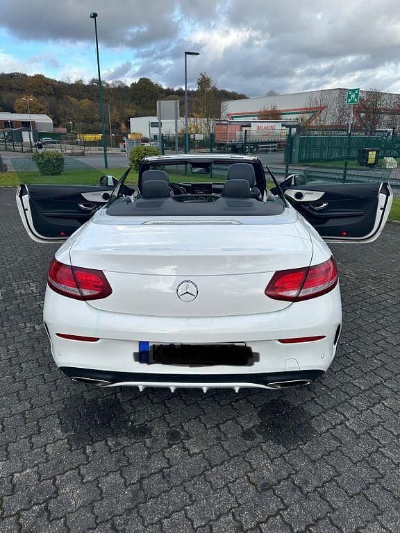 Schwarz Gebraucht 2017 Mercedes 200 Cabrio | 20.900 € - Bild 1/4