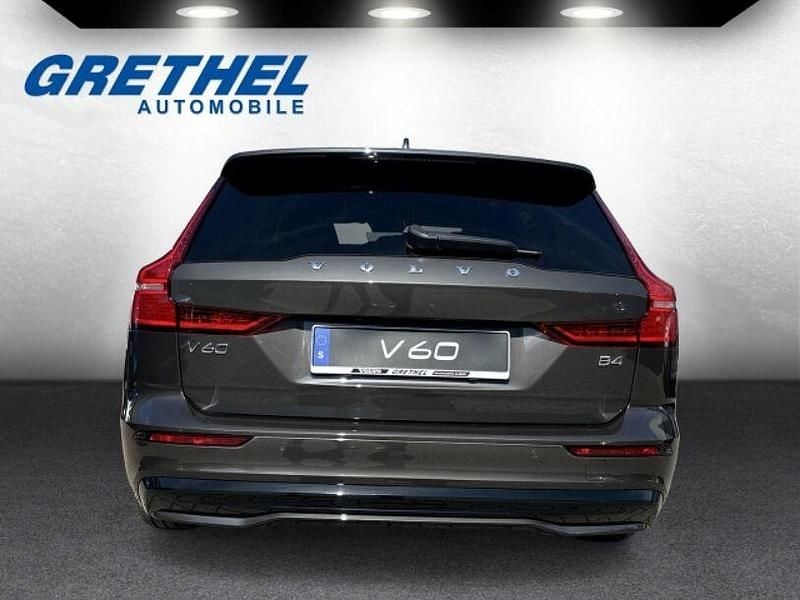Gebraucht Volvo V60 Plus 197 PS (144 kW) 2023 Platinum grey / (grau) metallic Kombi