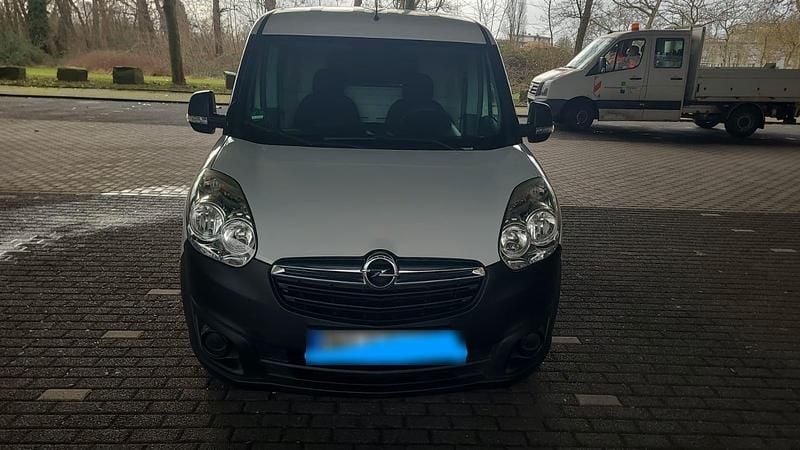 Usado Opel Combo Selection 95 HP (69 kW) 2015 Branco Monovolume