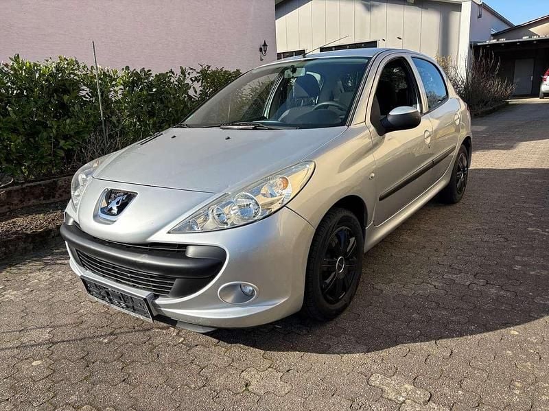 Gebraucht Peugeot 206 75 PS (55 kW) 2010 Silber Limousine