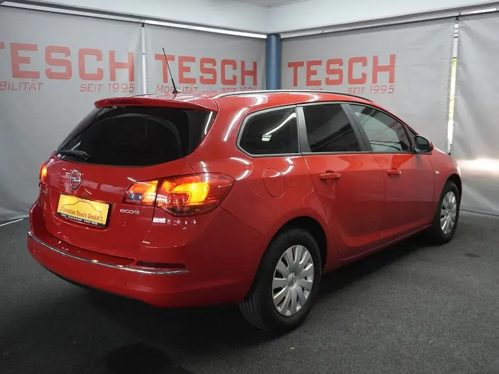 Gebraucht Opel Astra Edition 110 PS (80 kW) 2015 Rot Kombi