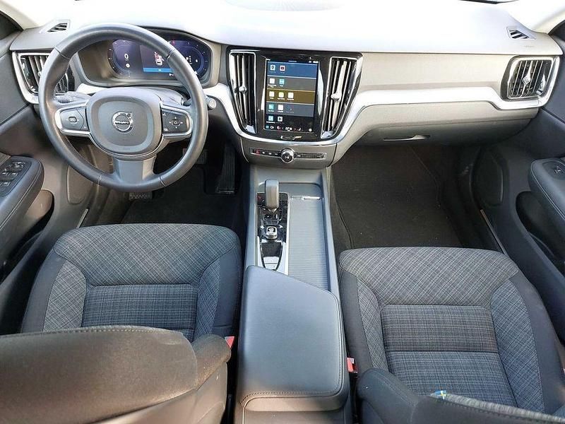 Gebraucht Volvo V60 Core 197 PS (144 kW) 2024 Grau Kombi