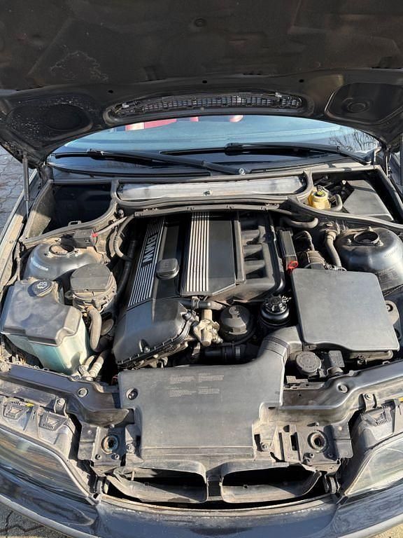 Gebraucht BMW 320 170 PS (125 kW) 2001 Schwarz Kombi