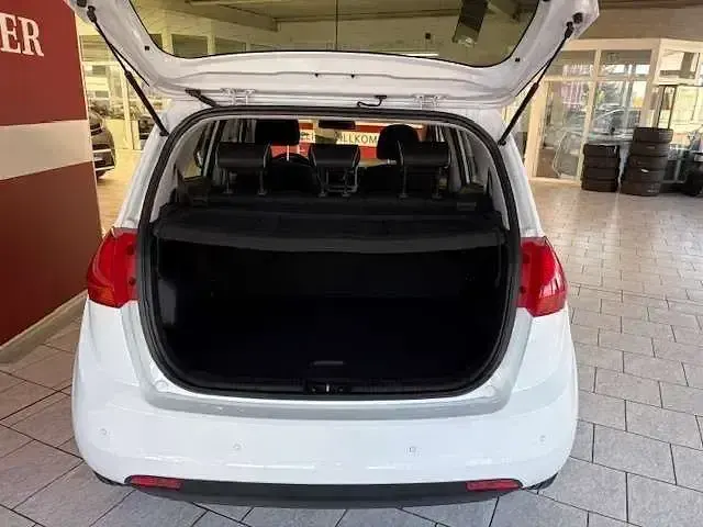 Gebraucht Kia Venga DREAM-TEAM Edition 90 PS (66 kW) 2018 Carraraweiss Kleinwagen