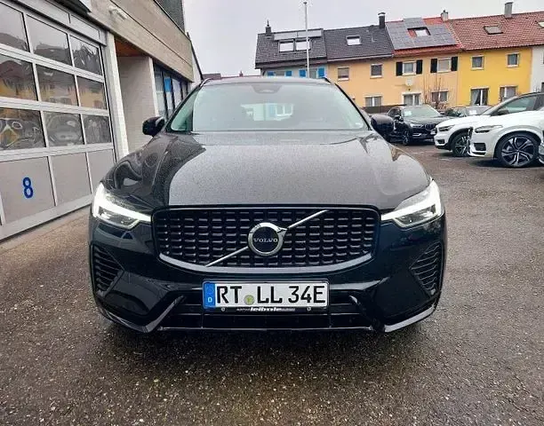 Gebraucht Volvo XC60 Plus 349 PS (256 kW) 2023 Onyx black (metallic) SUV