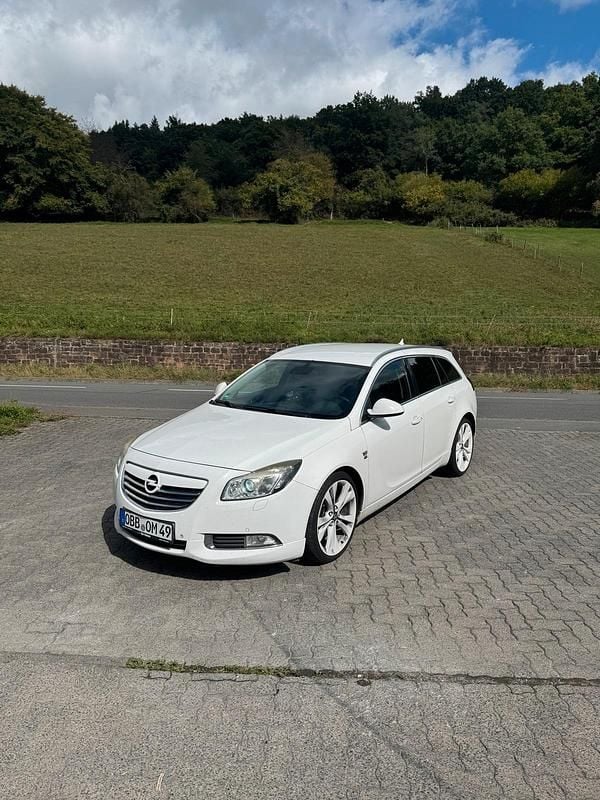 Weiß Gebraucht 2010 Opel Insignia OPC Kombi | 3.500 € (Guter Preis) - Bild 1/4