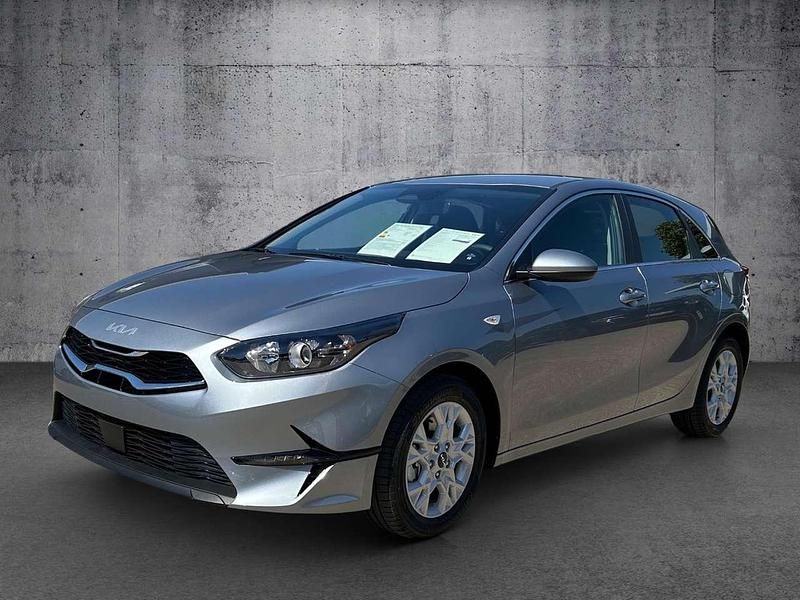 Neu Kia Ceed Vision 140 PS (102 kW) 2025 Lunar silver Kleinwagen