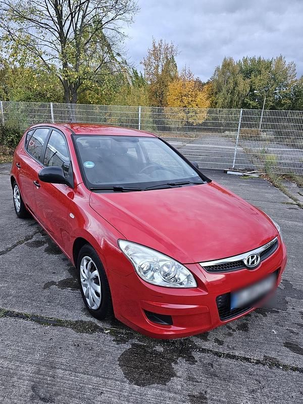 Rot Gebraucht 2007 Hyundai i30 Kleinwagen | 1.950 € (Fairer Preis) - Bild 1/4