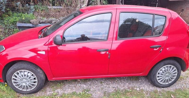 Rot Gebraucht 2008 Dacia Sandero Kleinwagen | 950 € (Superpreis) - Bild 1/4