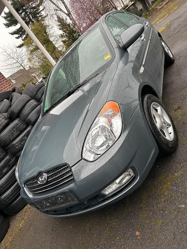 Gebraucht Hyundai Accent 110 PS (80 kW) 2010 Grau Limousine