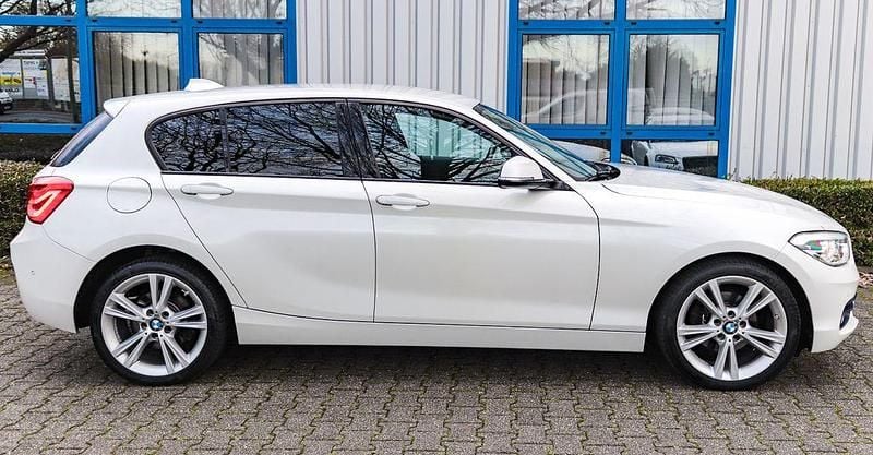Gebraucht BMW 120 Shadowline 190 PS (139 kW) 2016 Mineralweiss metallic Kleinwagen