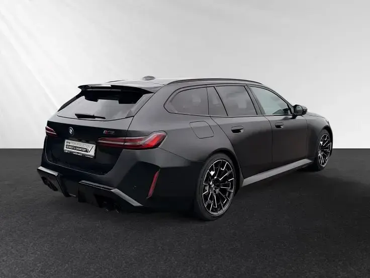 Gebraucht BMW M5 M Sport 727 PS (534 kW) 2025 Sonderlackierung frozen black Kombi