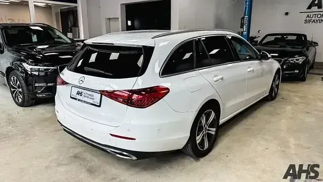 Gebraucht Mercedes C220 Avantgarde 200 PS (147 kW) 2023 Weiß Kombi