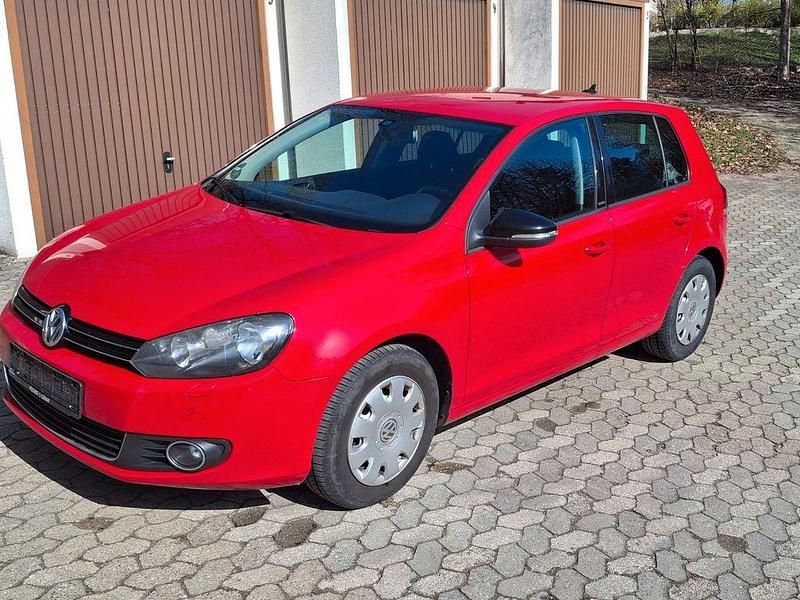 Gebraucht VW Golf VII Style 105 PS (77 kW) 2012 Rot Limousine