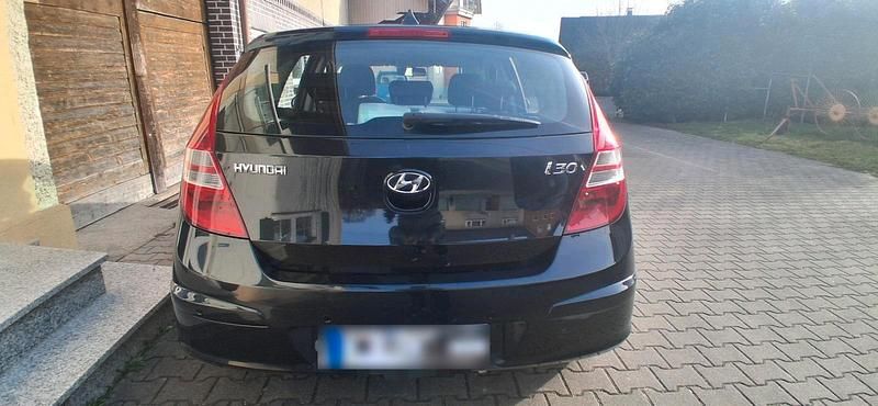 Gebraucht Hyundai i30 109 PS (80 kW) 2009 Schwarz Limousine