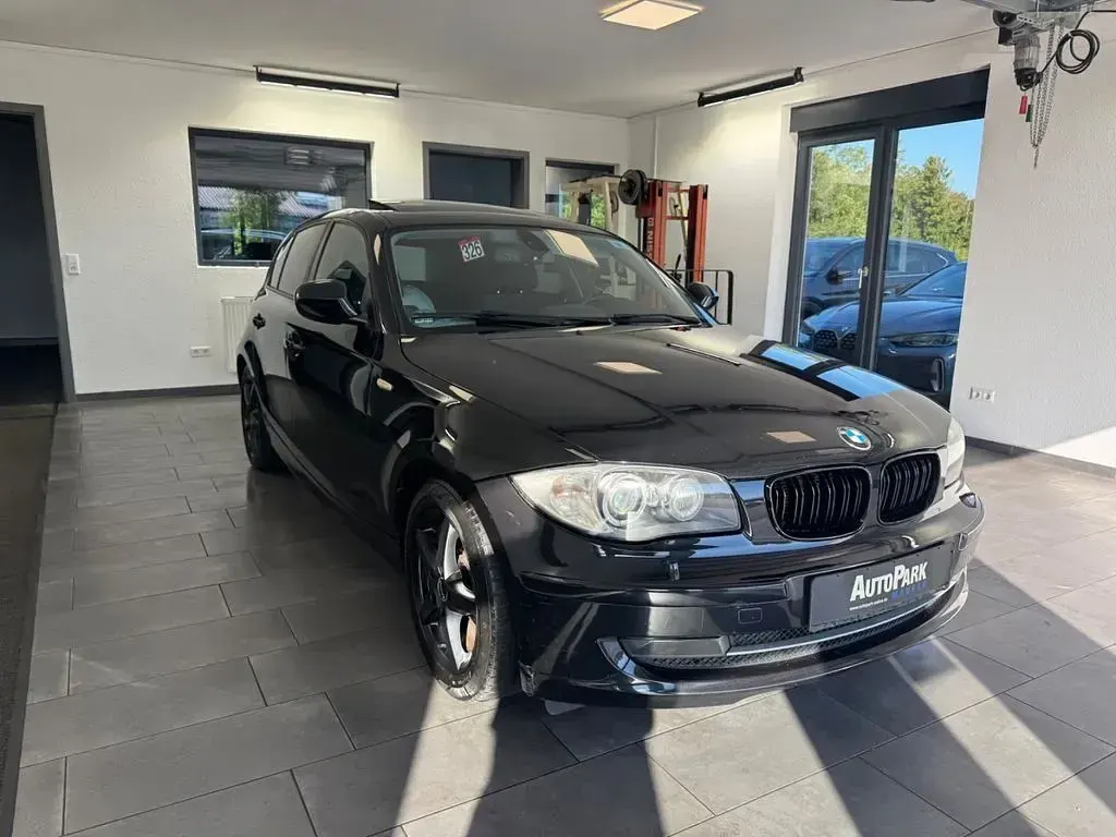 Gebraucht BMW 118 Advantage 143 PS (105 kW) 2011 Schwarz Kleinwagen