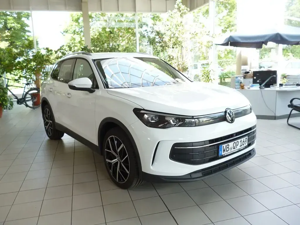 Gebraucht VW Tiguan Life 150 PS (110 kW) 2024 Weiß SUV