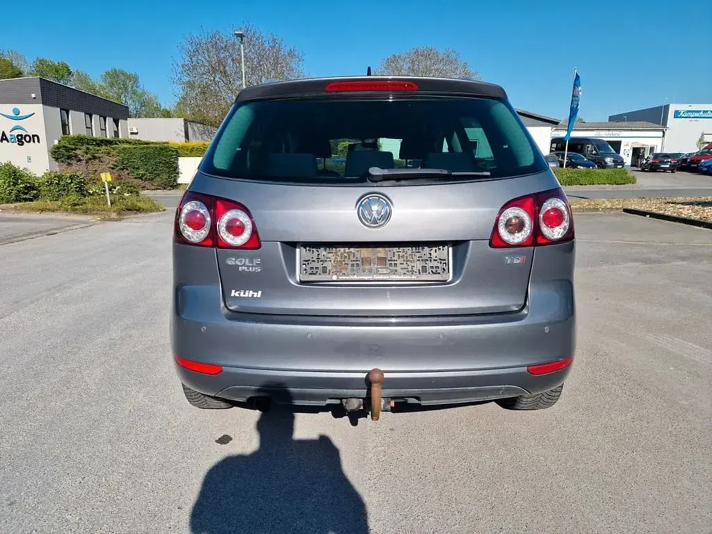 Second-hand VW Golf Style 105 CP (77 kW) 2011 Gri Monovolum